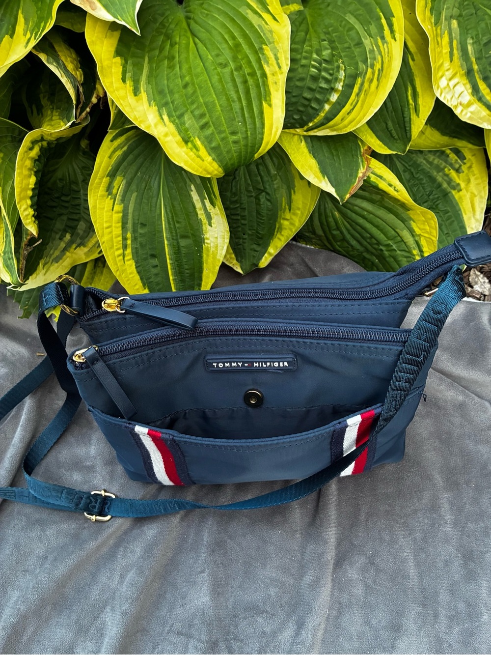 Women’s Tommy Hilfiger Navy Crossbody with Red and White traditional design - Picture 8 of 12